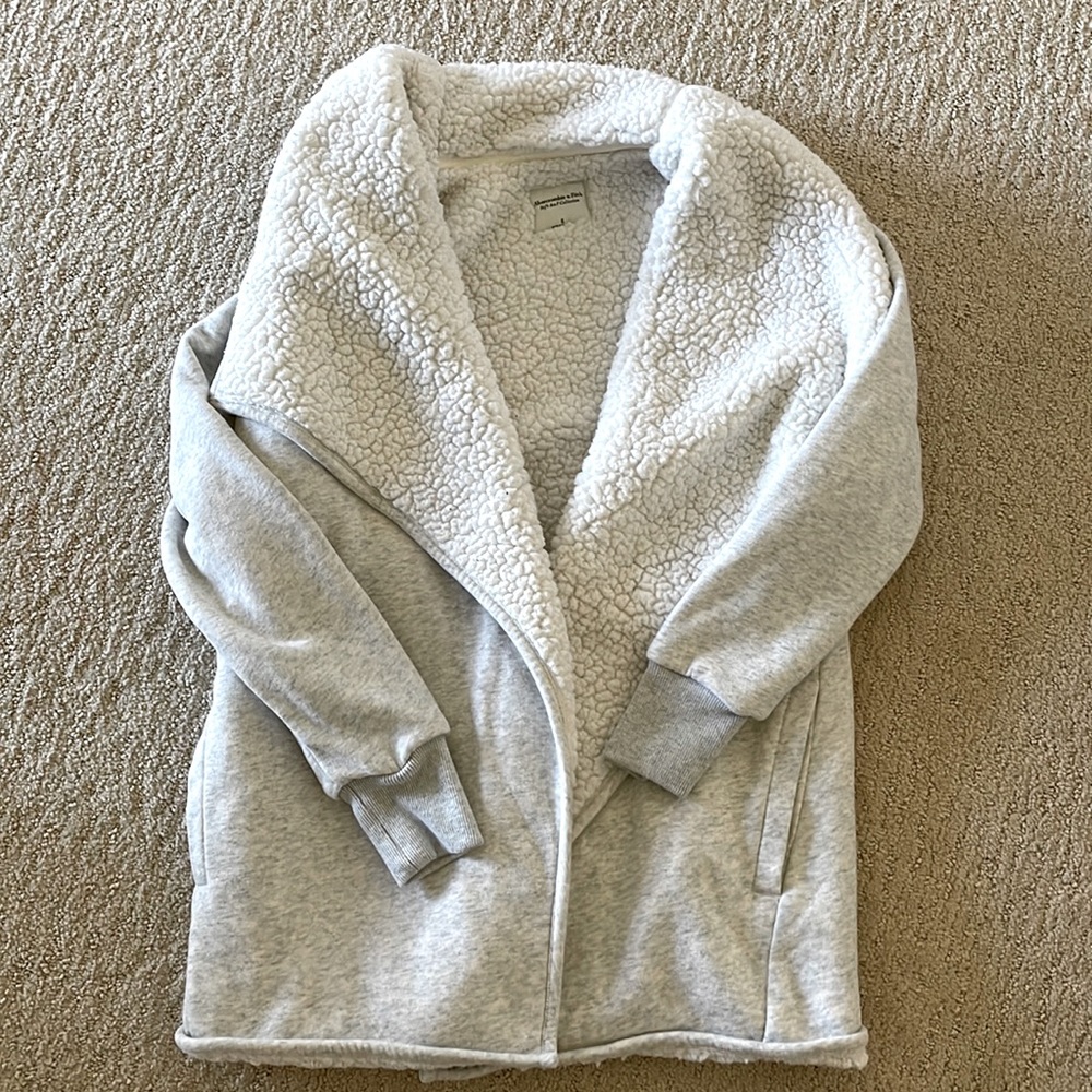 ❌SOLD❌ Abercrombie & Fitch A&F gray Sherpa teddy jacket coat sweater size small